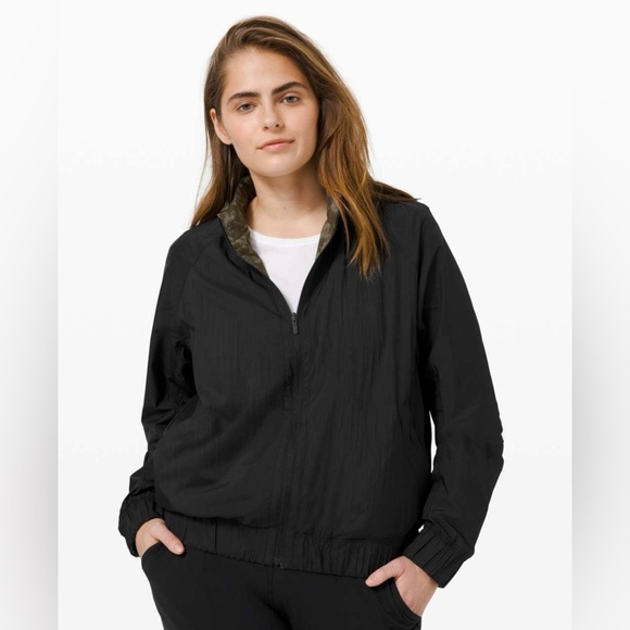 Lululemon Bombs Away Jacket
Black / Summer Shade Medium Olive Dark‎ Olive size 8 - Picture 9 of 10